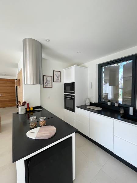Agencement sur mesure cuisine salle de bains, dressing et décoration en Provence